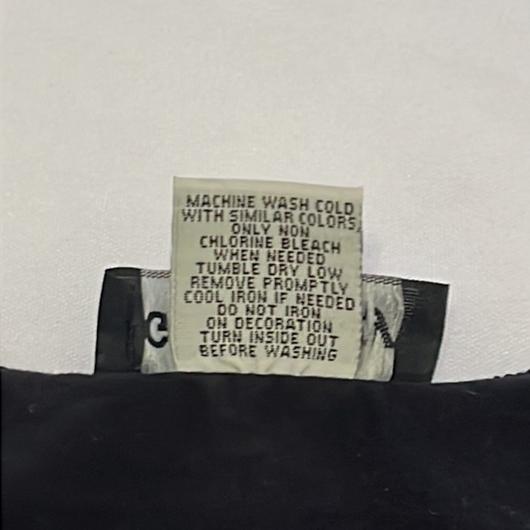 “Love from Maui” Black V neck Women’s Sz M Tee TShirt Rhinestones NWOT Bling - Picture 4 of 4